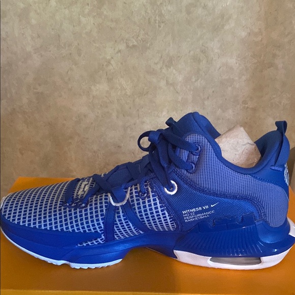 LeBron Witness VII TB
Color: Game Royal/White-Game Royal - Picture 6 of 12